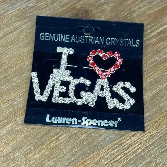 “I ❤️ Vegas” Genuine Austrian Crystal Brooch - Picture 1 of 4